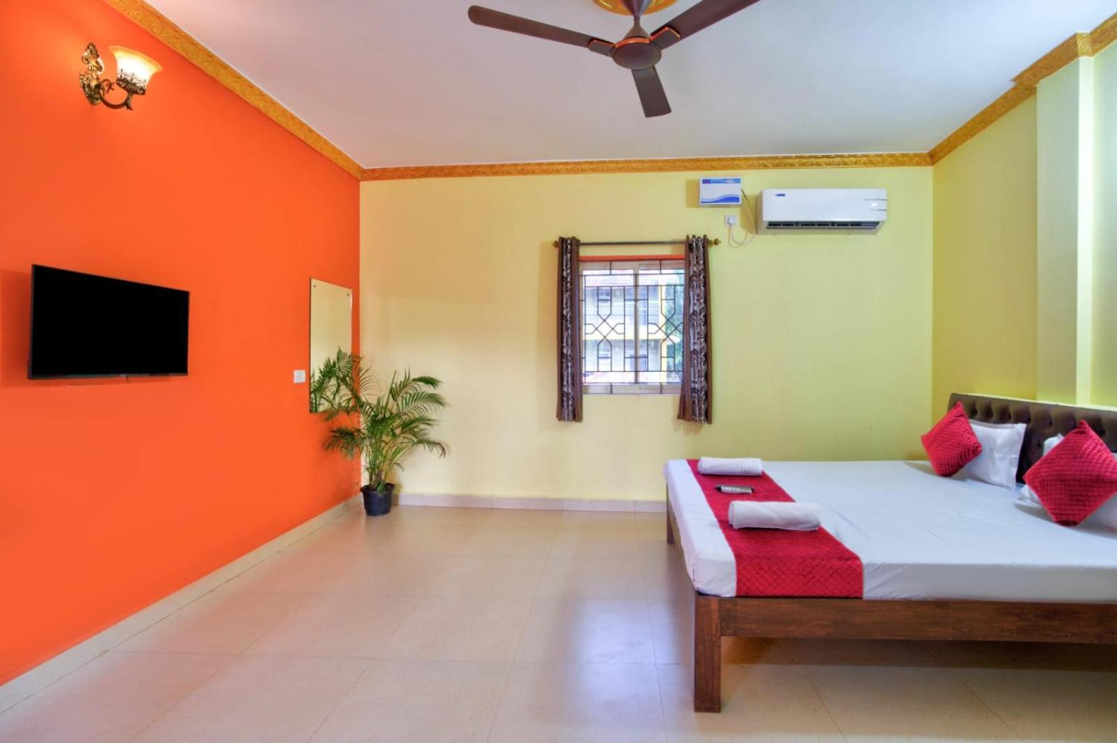 Hotel Savita Calangute Extérieur photo