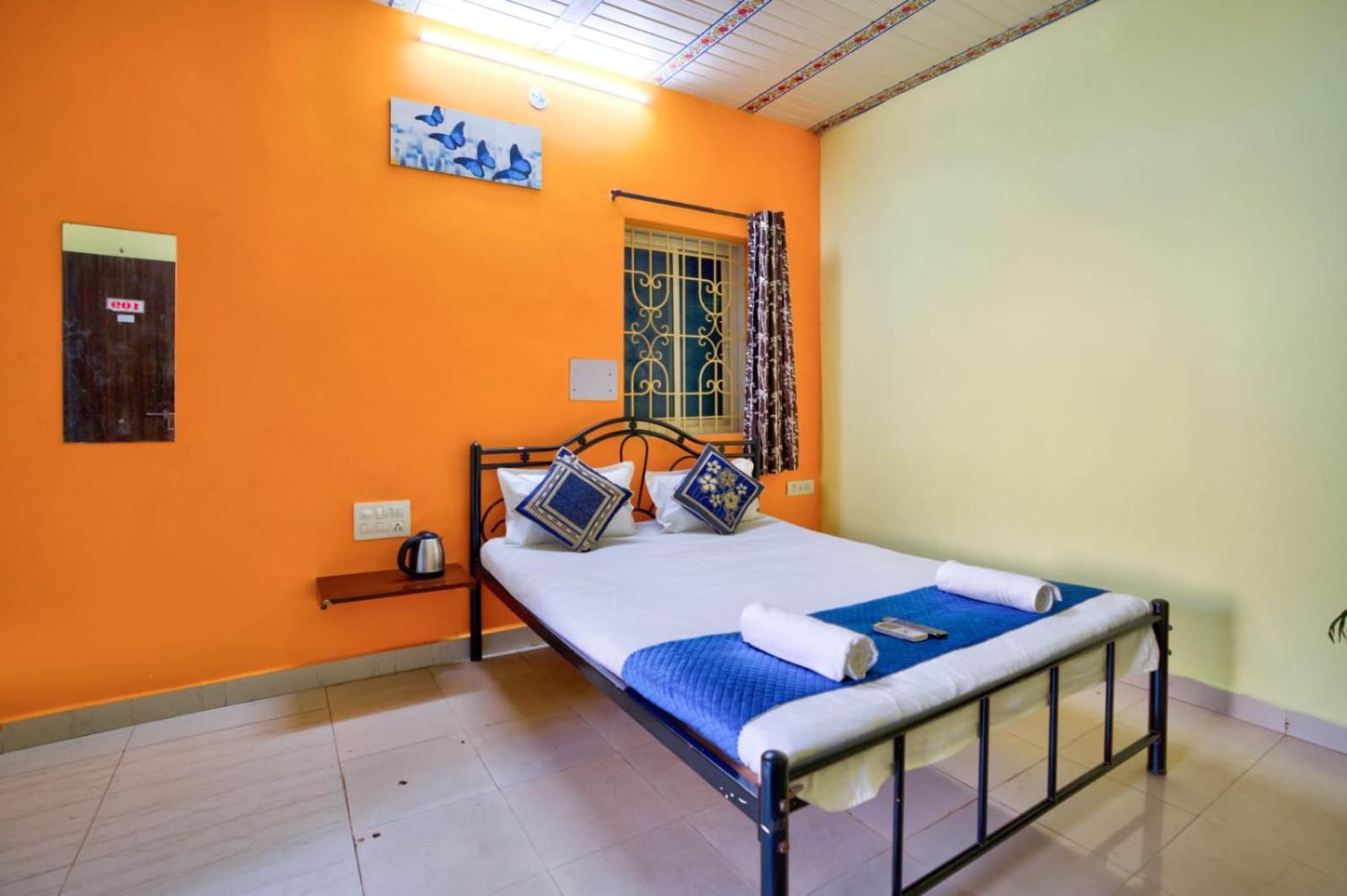 Hotel Savita Calangute Extérieur photo